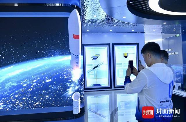 今年还将发射10颗卫星 网络名人探秘眉山“太空之眼”建设密码｜网络名人四川行(图2)