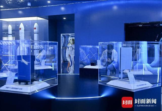 今年还将发射10颗卫星 网络名人探秘眉山“太空之眼”建设密码｜网络名人四川行(图1)