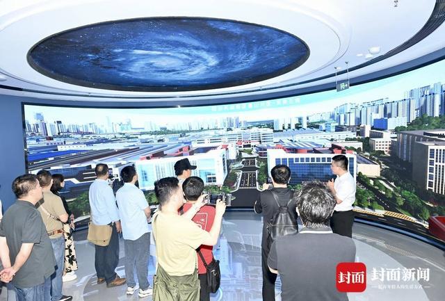 今年还将发射10颗卫星 网络名人探秘眉山“太空之眼”建设密码｜网络名人四川行(图4)
