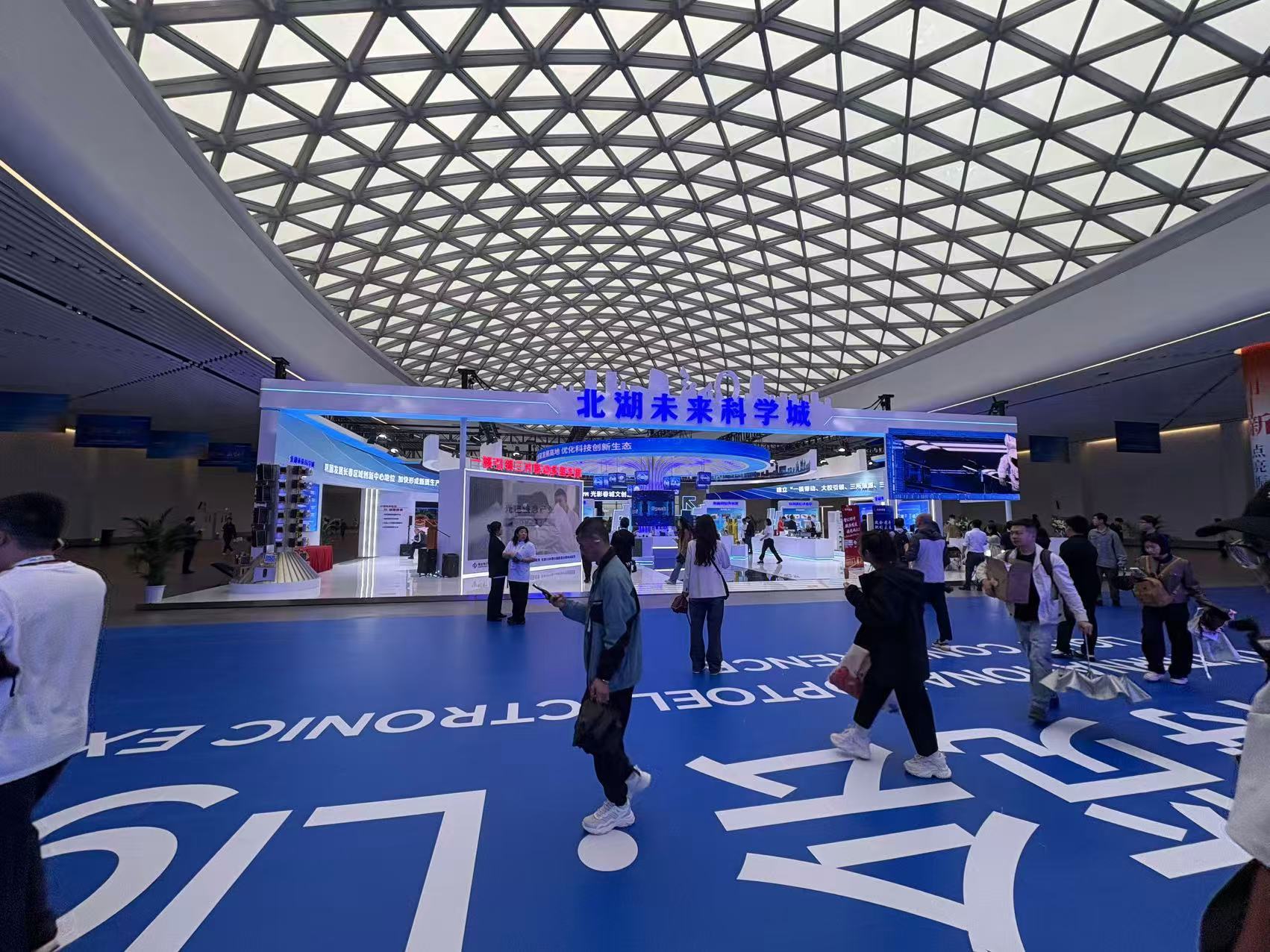 长春新区携148户高精尖企业列阵光博会(图1)
