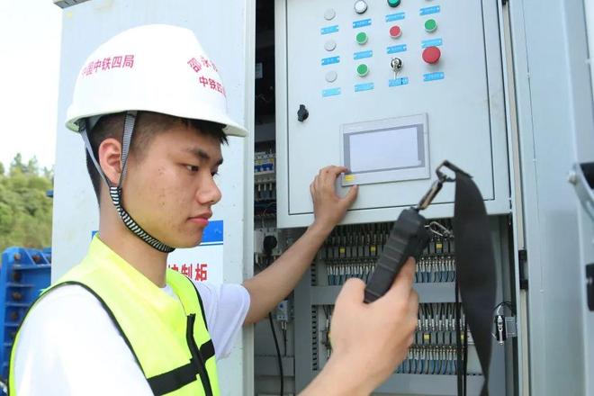 硬核科技！邵永铁路建设现场上演毫米级“绣花功夫”(图2)