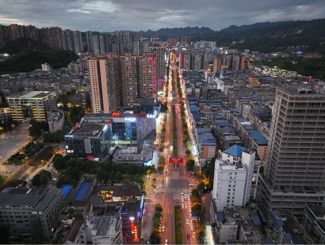 遵义市委常委、仁怀市委书记常文松：推动城市转型促进产业升级(图10)