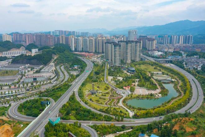 遵义市委常委、仁怀市委书记常文松：推动城市转型促进产业升级(图8)