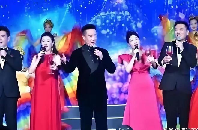 阎维文妻子现状：66岁驼背苍老瘦成皮包骨夫妻差1岁像两代人(图3)