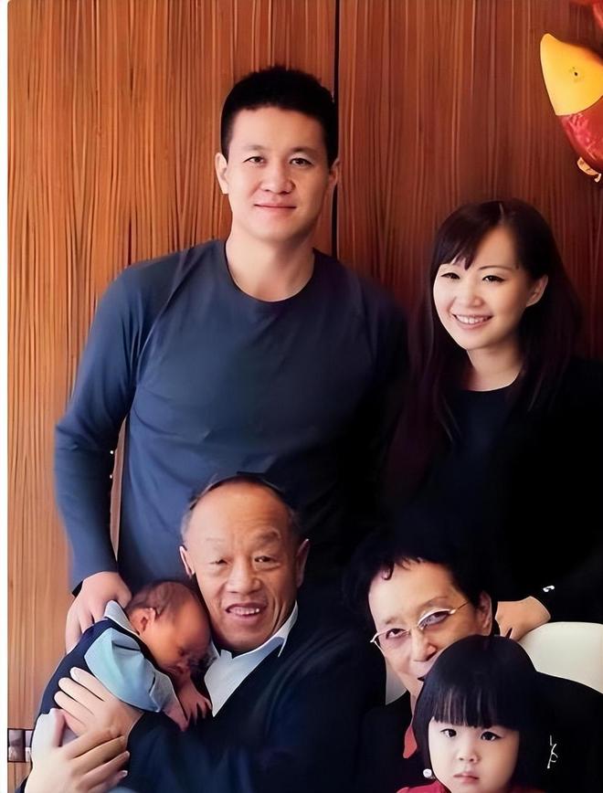 阎维文妻子现状：66岁驼背苍老瘦成皮包骨夫妻差1岁像两代人(图11)