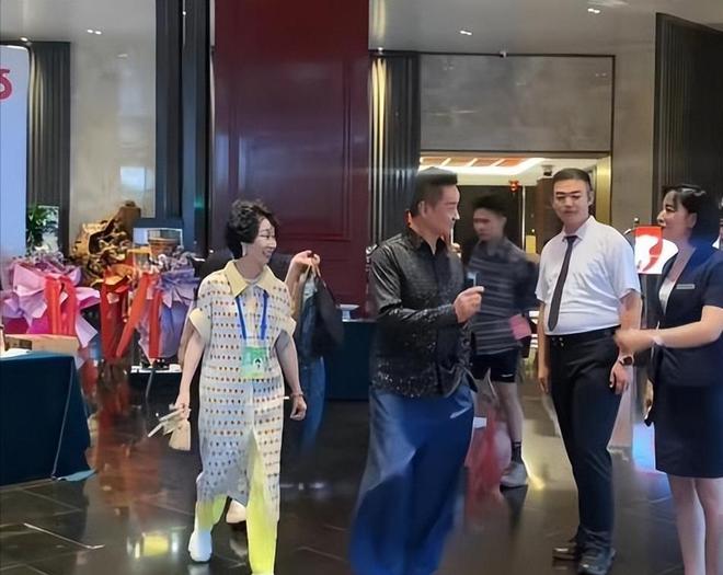 阎维文妻子现状：66岁驼背苍老瘦成皮包骨夫妻差1岁像两代人(图13)